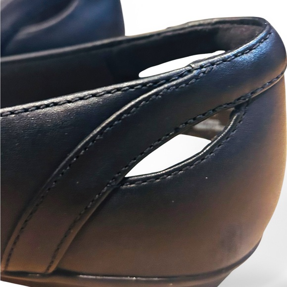 Clarks Gracelin Maze Black Leather Flats Women’s Size 9 Comfort Slip-On Loafers - Picture 8 of 13